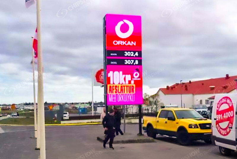 لافتة إعلانية LED لمحطة وقود في أيسلندا