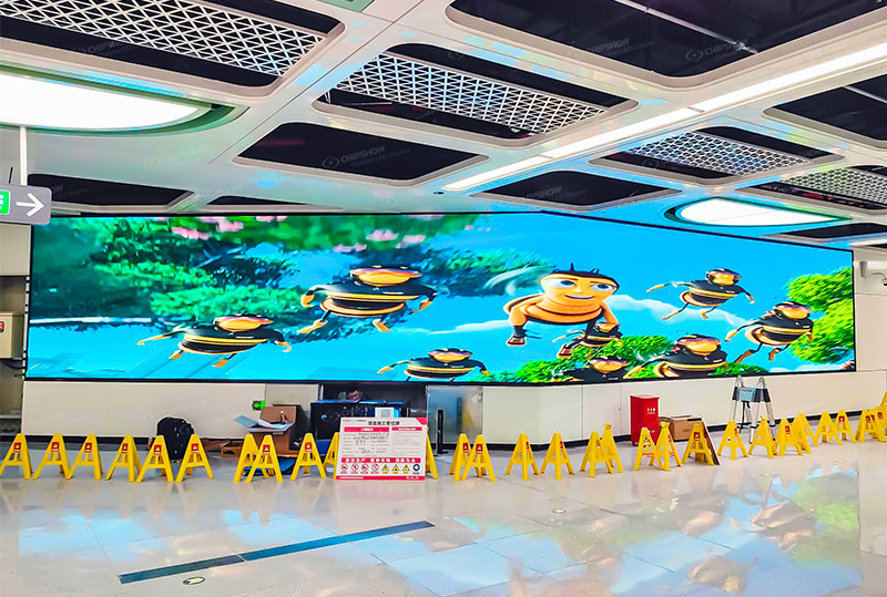 P1.58 مشروع شاشة عرض LED فائقة الوضوح للمسافات الصغيرة في محطة مترو Shenzhen ، الصين
